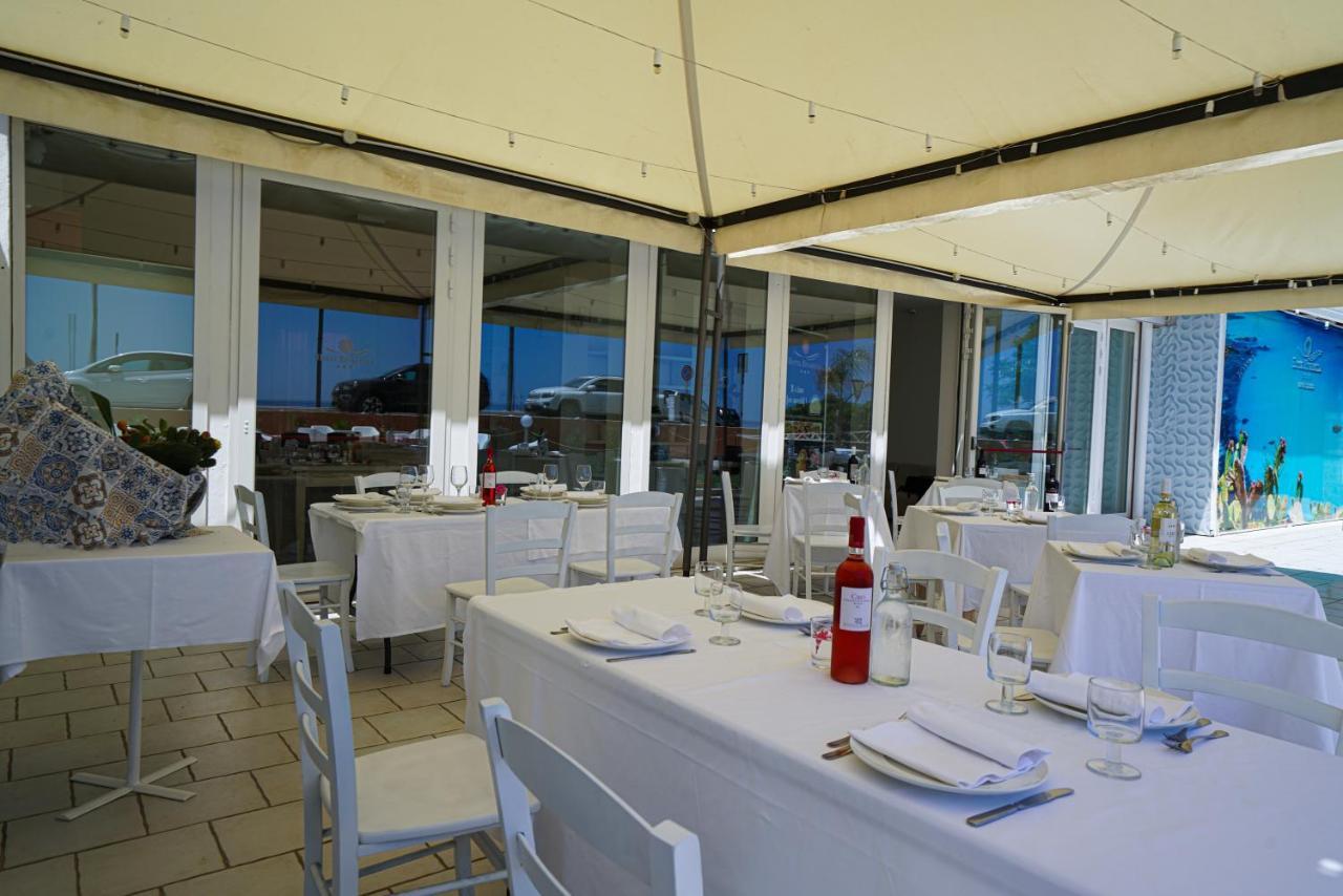 Hotel Rivabella Davoli Exterior foto