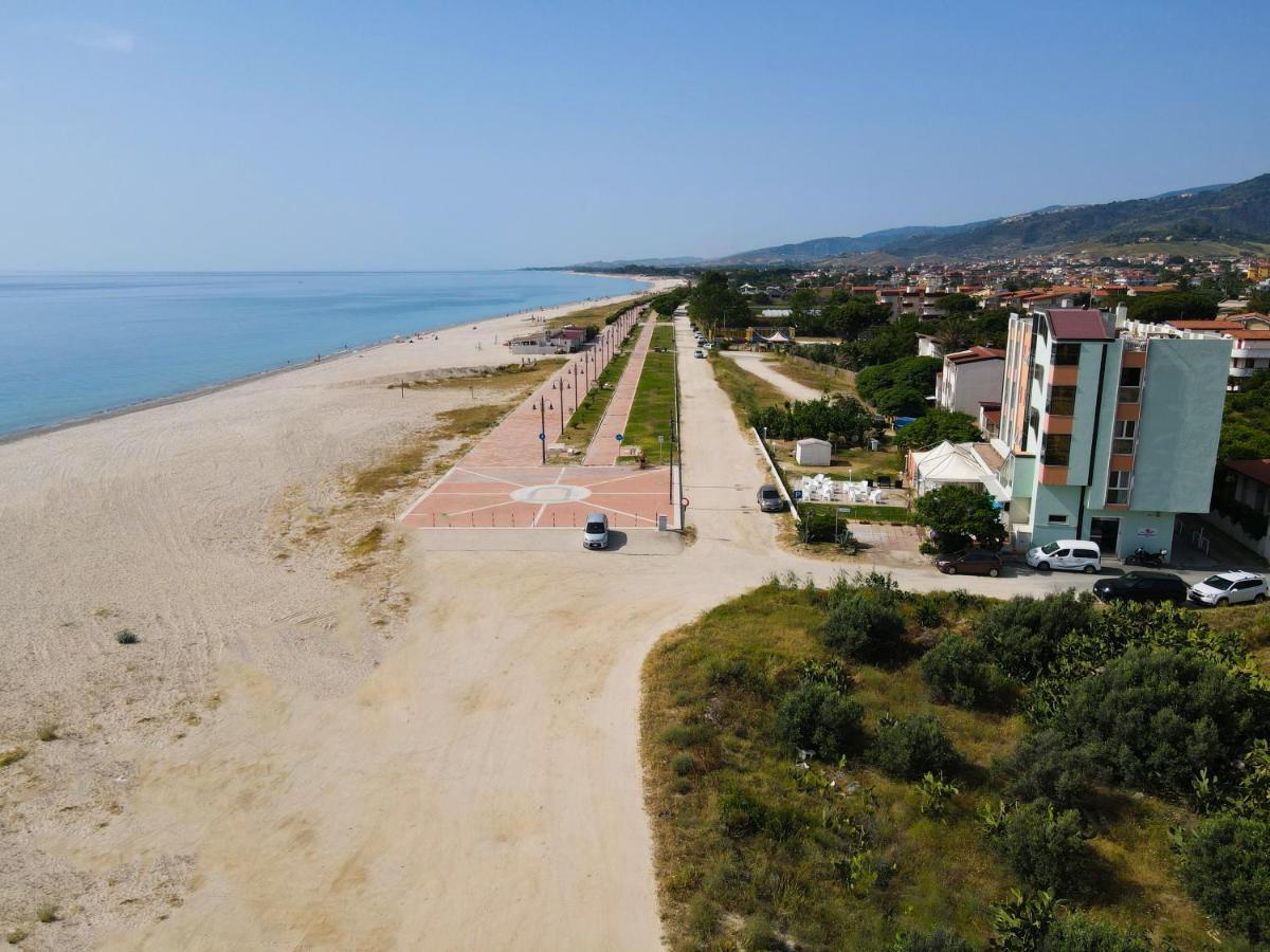 Hotel Rivabella Davoli Exterior foto