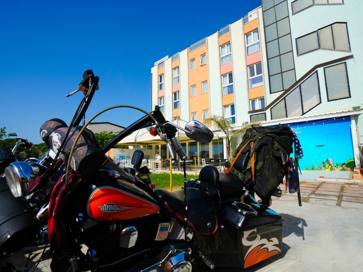 Hotel Rivabella Davoli Exterior foto