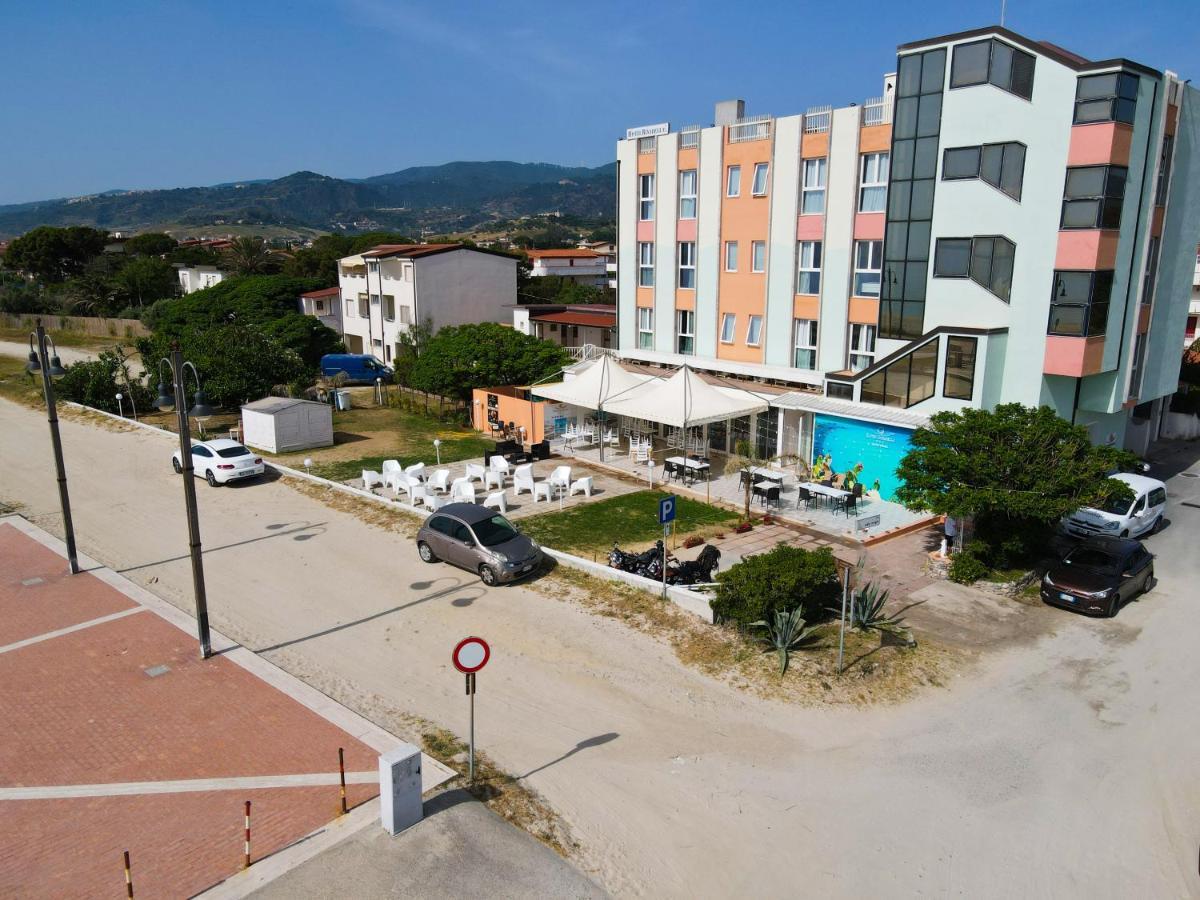 Hotel Rivabella Davoli Exterior foto