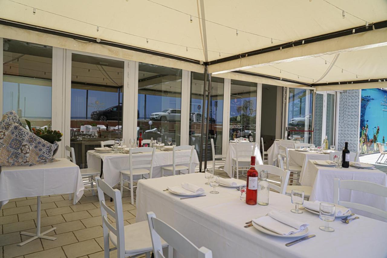 Hotel Rivabella Davoli Exterior foto